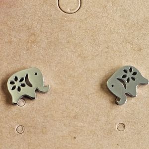 NWT Tiny Silvertone Elephant Stud Earrings